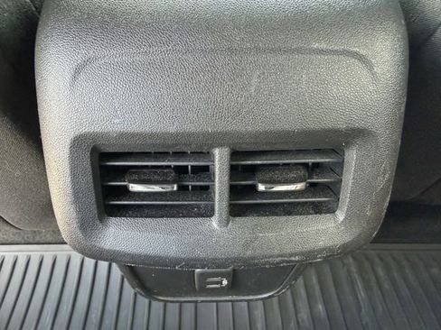 Used 2019 Chevrolet Equinox LT FWD image 24