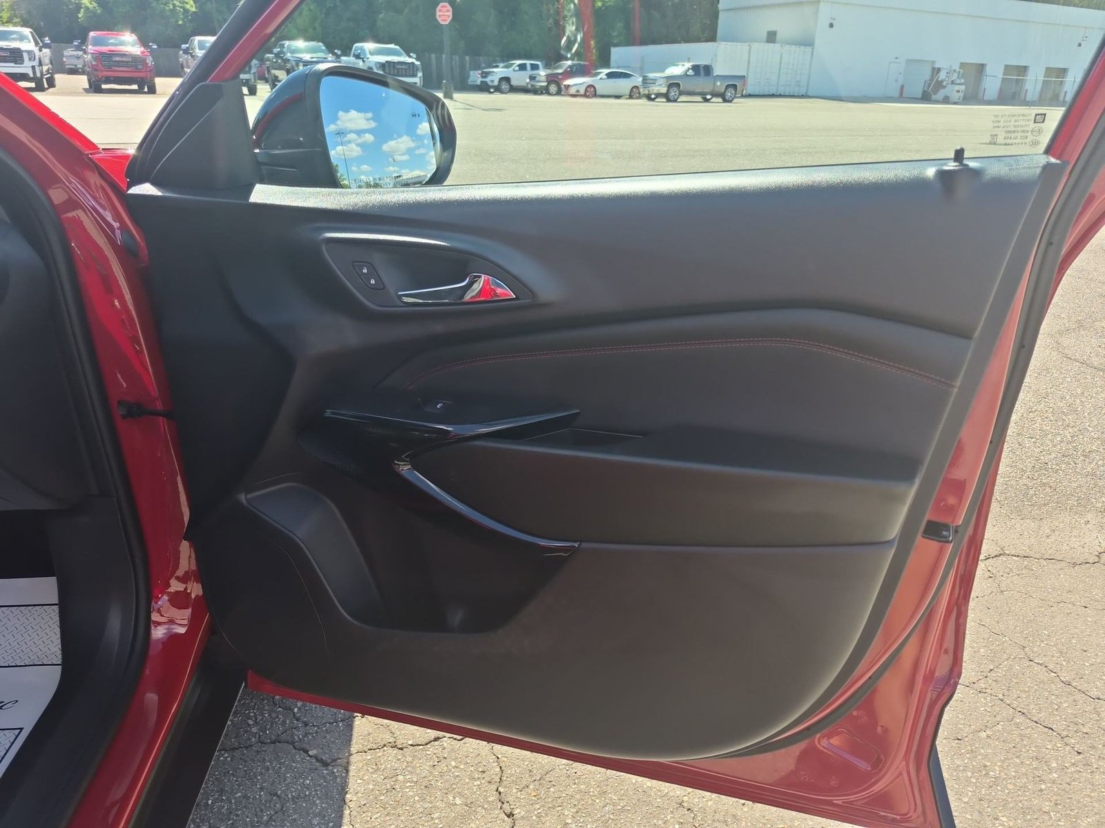 Used 2026 Chevrolet Trax RS w/ Sunroof Package FWD image 27