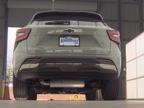 Used 2026 Chevrolet Trax ACTIV w/ Sunroof Package FWD image 7
