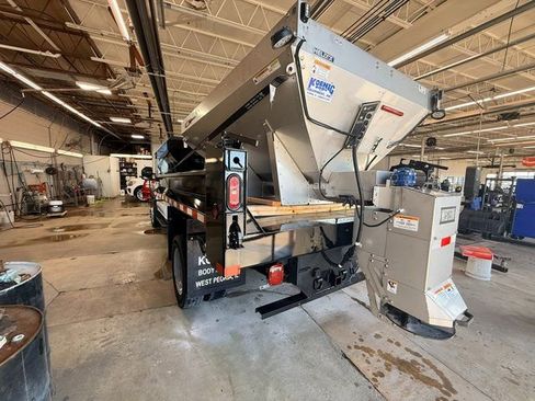 New 2026 Ford F550 4x4 Regular Cab Super Duty image 12