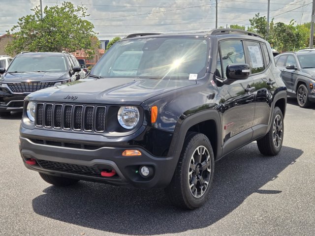 Used 2023 Jeep Renegade Trailhawk AWD/4WD image 3