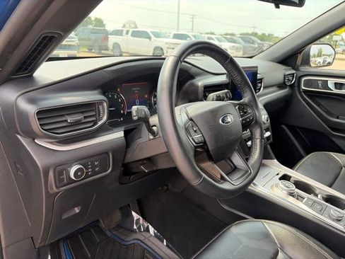 Used 2020 Ford Explorer XLT w/ Equipment Group 202A AWD/4WD image 15