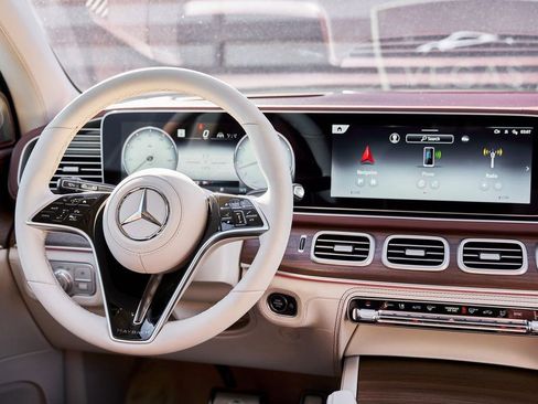 Used 2026 Mercedes-Benz Maybach GLS 600 4MATIC image 61