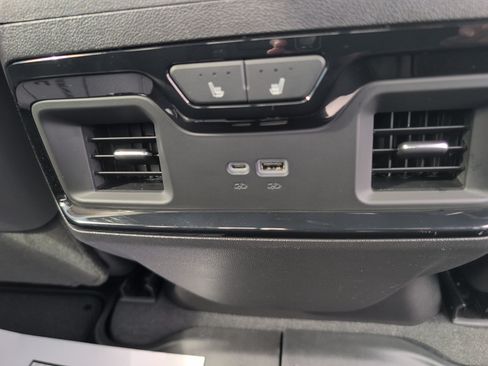 Used 2024 GMC Sierra 1500 AT4X AWD/4WD image 18