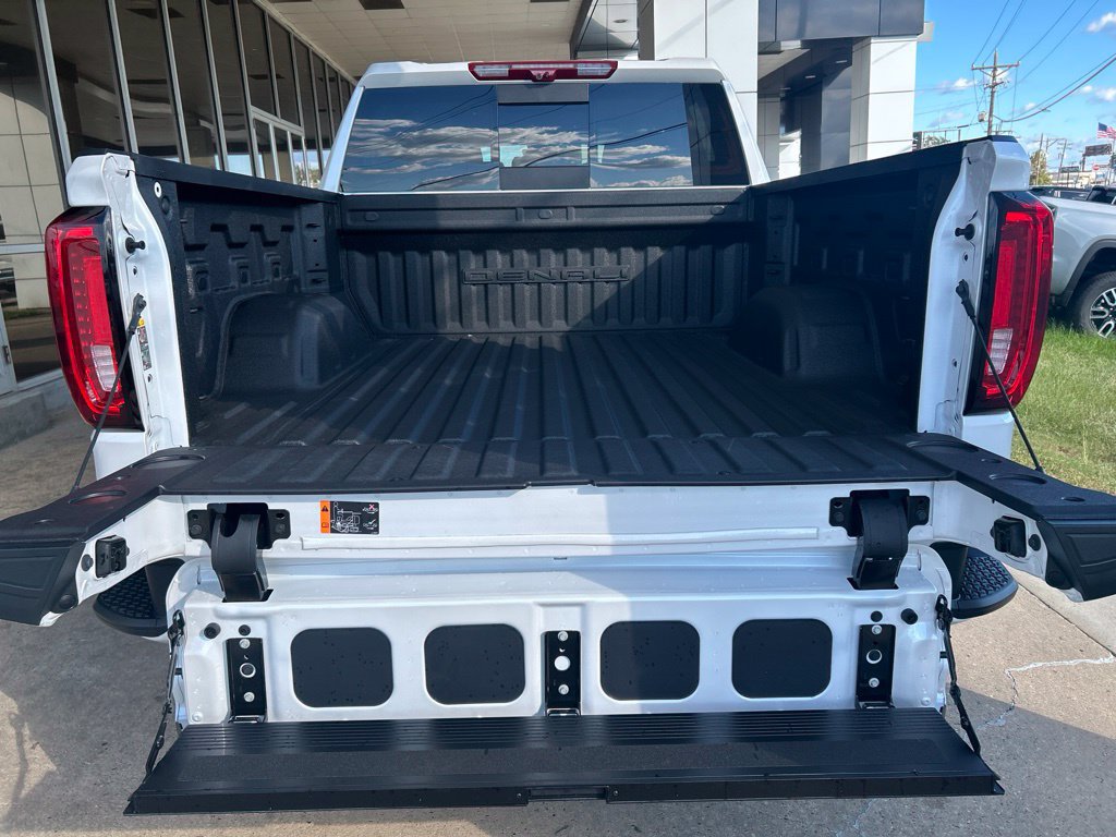 Used 2024 GMC Sierra 1500 Denali w/ Technology Package AWD/4WD image 14