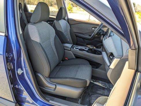 Used 2023 Nissan Rogue SV image 43