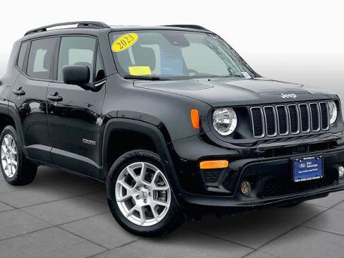 Used 2023 Jeep Renegade Latitude w/ Premium Group image 3
