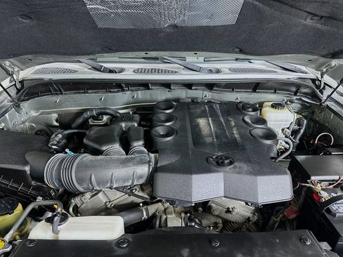 Used 2010 Toyota FJ Cruiser 4WD image 28