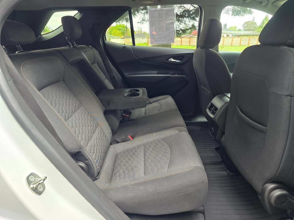Used 2018 Chevrolet Equinox LT FWD image 24
