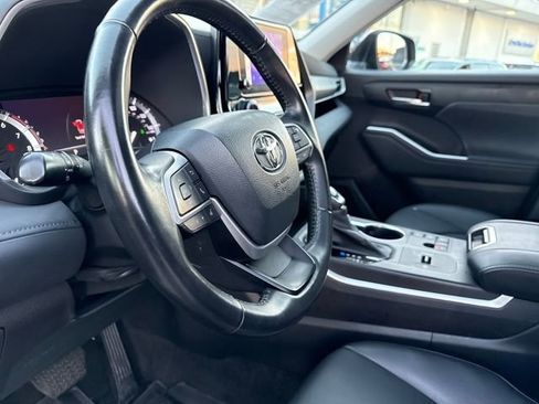 Used 2023 Toyota Highlander XLE image 31