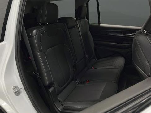 Used 2023 Jeep Grand Cherokee L Laredo image 22