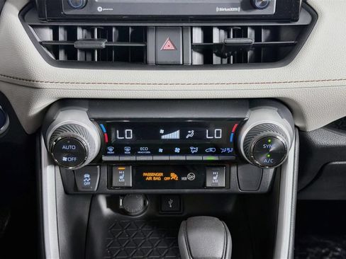 Used 2022 Toyota RAV4 XLE w/ XLE Grade Weather Package AWD/4WD image 16