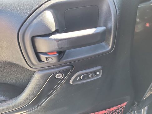 Used 2017 Jeep Wrangler Unlimited Rubicon image 14