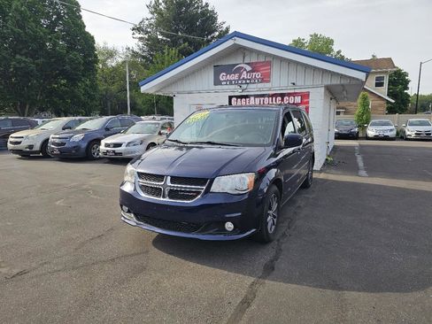 Used 2017 Dodge Grand Caravan SXT FWD image 4
