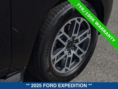 Certified 2025 Ford Expedition Active image 12