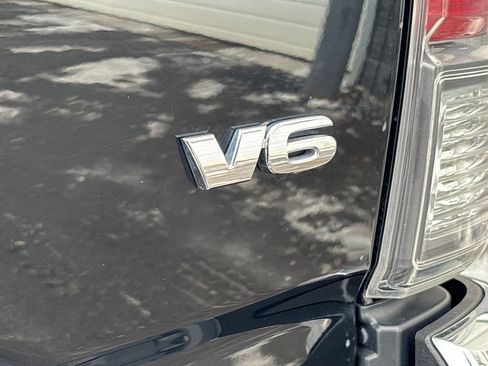 Used 2022 Toyota Tacoma TRD Off-Road image 16