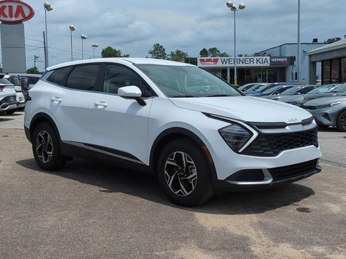 Used 2025 Kia Sportage LX FWD image 3
