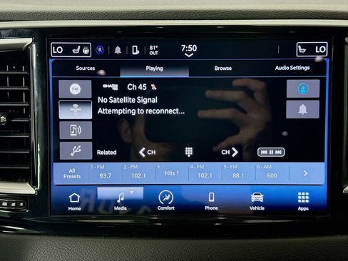 Used 2024 Chrysler Pacifica Touring-L FWD image 14