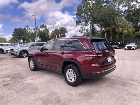Used 2023 Jeep Grand Cherokee Laredo RWD image 12
