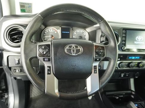 Used 2022 Toyota Tacoma SR5 RWD image 23