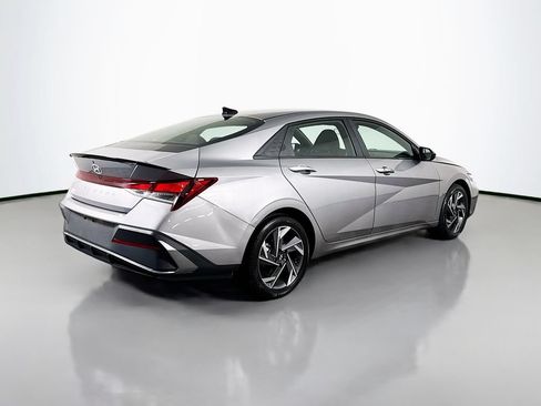 Used 2025 Hyundai Elantra Sport FWD image 8
