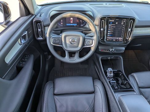 Used 2023 Volvo XC40 B4 Ultimate FWD image 31