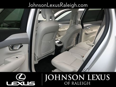 Used 2021 Volvo XC90 T5 Momentum w/ Climate Package image 12