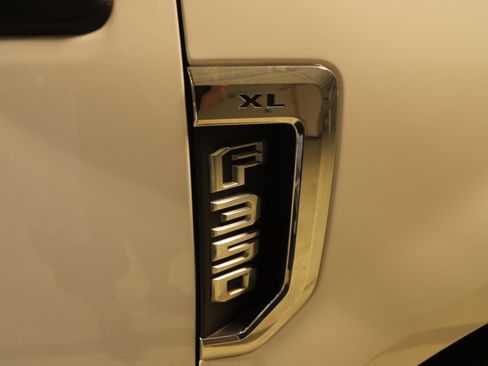 Used 2022 Ford F350 XL w/ Power Equipment Group image 4