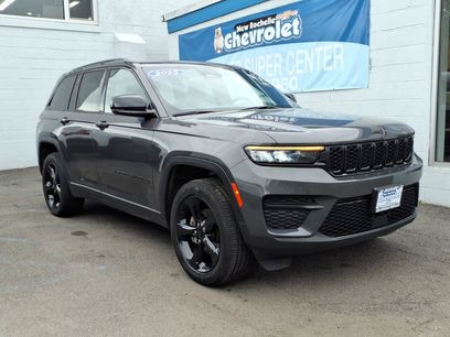 Used 2025 Jeep Grand Cherokee Altitude