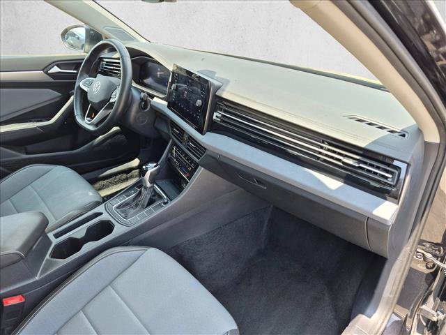 Used 2025 Volkswagen Jetta SE FWD image 22