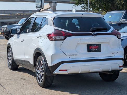 Used 2022 Nissan Kicks SV FWD image 4