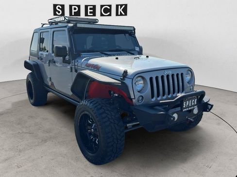 Used 2016 Jeep Wrangler Unlimited Rubicon w/ Connectivity Group AWD/4WD image 7