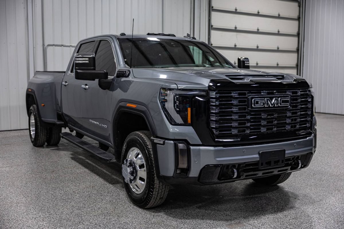 Used 2024 GMC Sierra 3500 Denali Ultimate AWD/4WD image 7