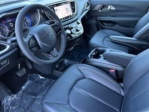 New 2026 Chrysler Pacifica Select w/ S Appearance Package image 9