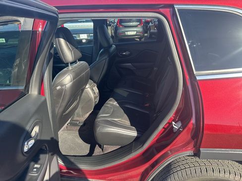 Used 2019 Jeep Cherokee Latitude Plus w/ Comfort/Convenience Group image 25