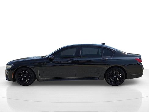 Used 2022 BMW 740i w/ M Sport Package image 3