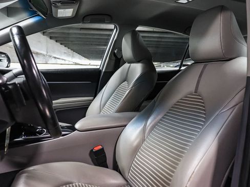 Used 2019 Toyota Camry SE FWD image 17