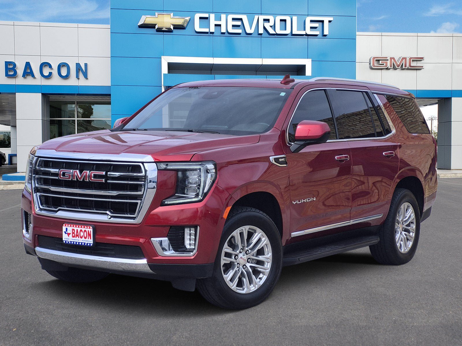 Used 2024 GMC Yukon SLT RWD image 1