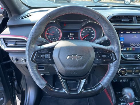 Used 2023 Chevrolet TrailBlazer RS w/ Sun and Liftgate Package image 16