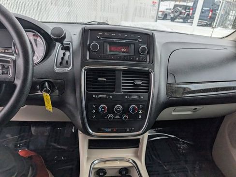 Used 2014 Dodge Grand Caravan SXT image 4