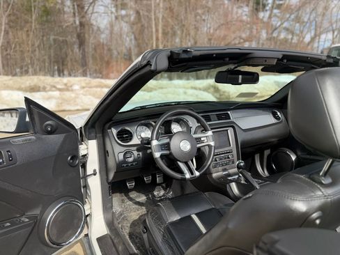 Used 2010 Ford Mustang GT Premium image 10