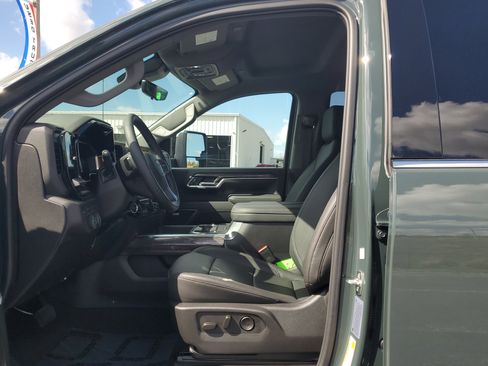 Used 2026 Chevrolet Silverado 3500 LTZ w/ LTZ Premium Package image 21