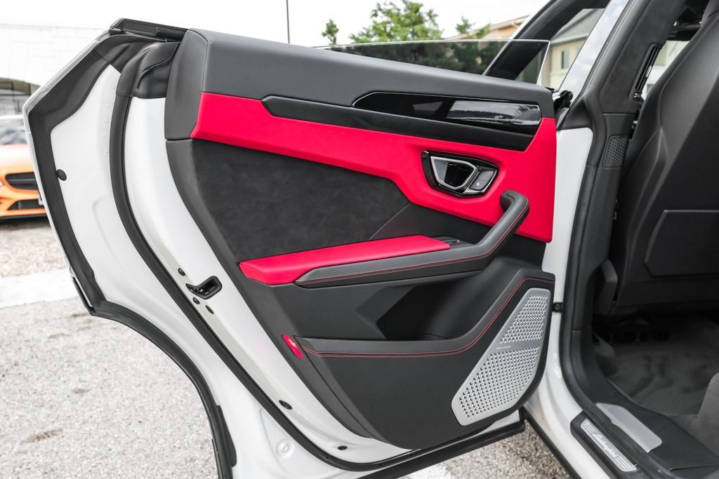 Used 2022 Lamborghini Urus AWD/4WD image 55