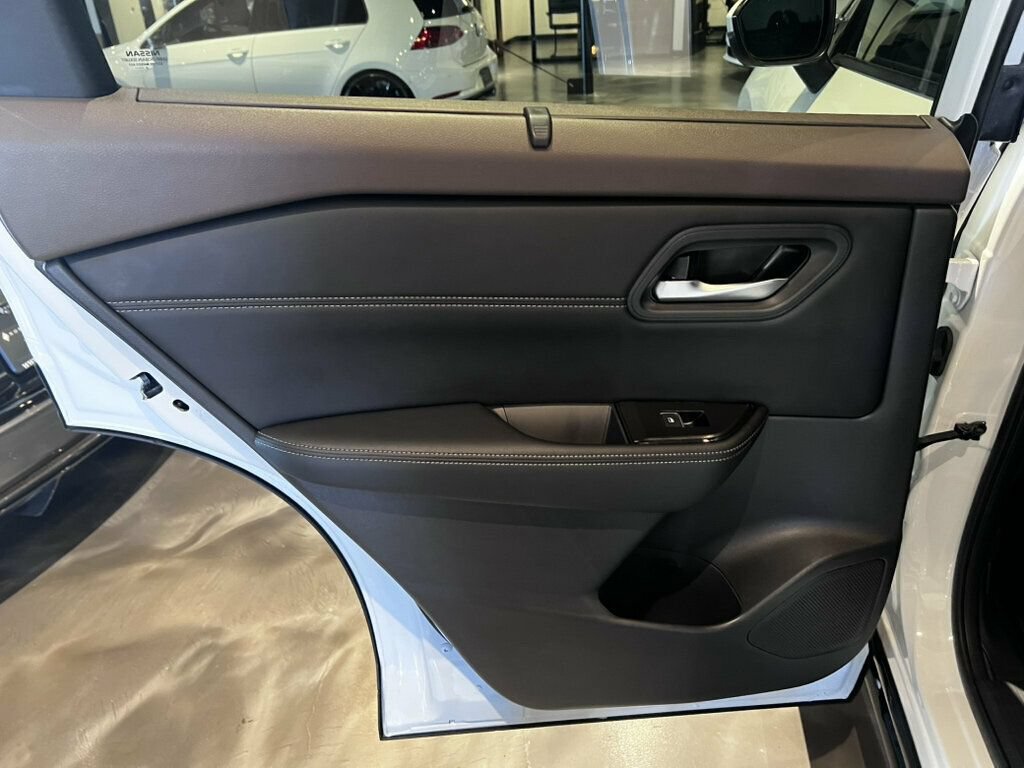 Used 2023 Nissan Rogue SL w/ SL Premium Package AWD/4WD image 14