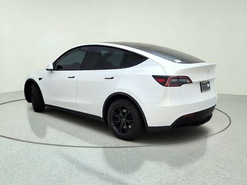 Used 2021 Tesla Model Y Long Range AWD/4WD image 12