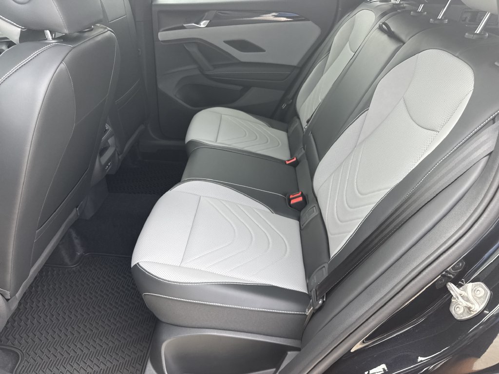 New 2026 Volkswagen Tiguan SE R-Line FWD image 24