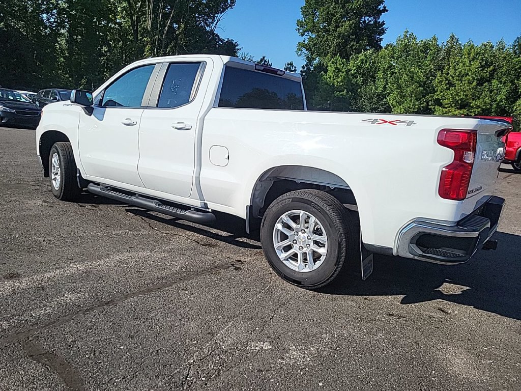 Used 2023 Chevrolet Silverado 1500 LT AWD/4WD image 9