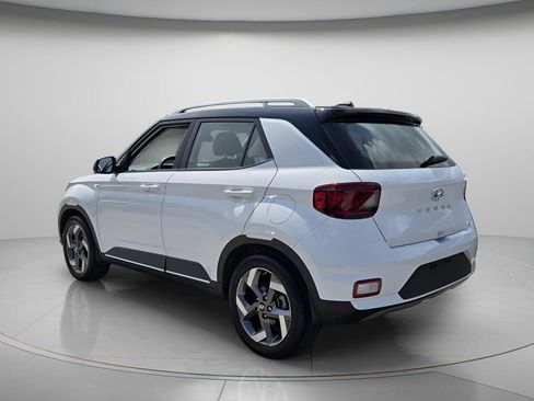 Certified 2025 Hyundai Venue Limited FWD image 7