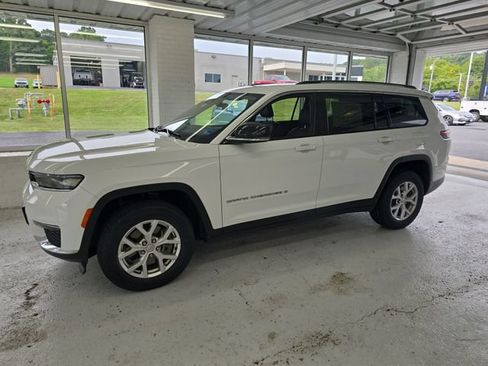Used 2022 Jeep Grand Cherokee L Limited AWD/4WD image 2