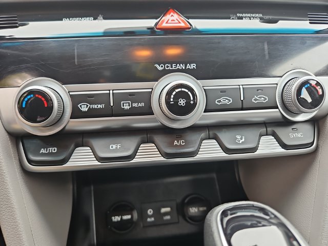 Used 2020 Hyundai Elantra SEL FWD image 17